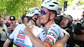 Tadej Pogacar lamenta abandono de João Almeida: «Era um luxo tê-lo connosco»