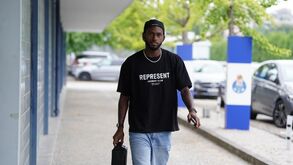 Otávio viaja segunda-feira para assinar pelo Paris FC
