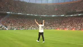 Kökçü recebido em Istambul por milhares de adeptos do Besiktas