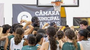 Neemias Queta fez furor no seu campo: dezenas de jovens aprenderam com o craque dos Celtics