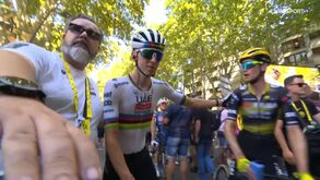 Pogacar sensibilizado com o fair-play dos adversários: «Obrigado rapazes»