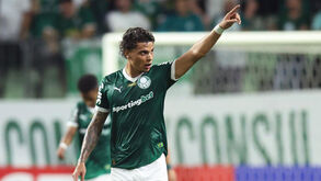 À atenção do Benfica: Richard Ríos é titular e pode fazer hoje o último jogo pelo Palmeiras