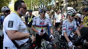 Tadej Pogacar sem lesões graves resultantes da queda que sofreu na 11.ª etapa do Tour