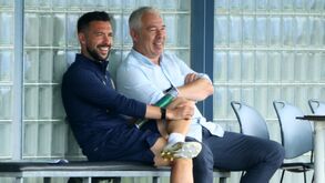 As melhores imagens dos 15 minutos de treino aberto do FC Porto à comunicação social