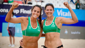 Dupla Gabriela Coelho/Mariana Maia abriu o dia inaugural com um resultado categórico