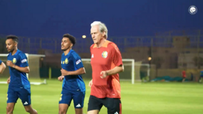 Jesus orientou o 1.º treino no Al Nassr e deu o exemplo: aos 70 anos, a correr ao lado dos jogadores