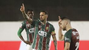 Miguel Lopes assina pelo Amora