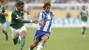 O último adeus antes de rumar ao Benfica: Richard Ríos esteve com adeptos e observou o relvado emocionado