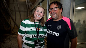 De Rui Borges a Paulinho: Dolores Aveiro com sorriso 'de orelha a orelha' junto à comitiva do Sporting