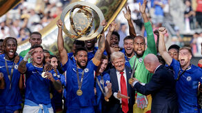 Cucurella recorda momento com Trump na conquista do Mundial de Clubes