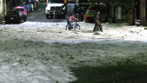 Forte tempestade de granizo surpreende habitantes na Cidade do México  