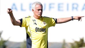 «Mourinho está em pânico»: turcos revelam que presidente do Fenerbahçe viajou para Portugal
