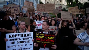 Porque é que a nova lei anticorrupção da Ucrânia está a gerar tanta contestação?