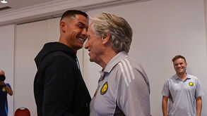 O início de uma nova era: a primeira imagem de Cristiano Ronaldo com Jesus no Al Nassr