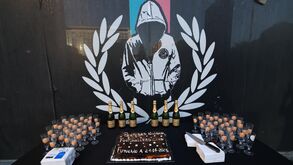 Houve bolo, champanhe e novas camisolas: as imagens da apresentação do Panteras Negras FC