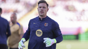 Ter Stegen e Barcelona de costas voltadas: clube retira-lhe a braçadeira de capitão