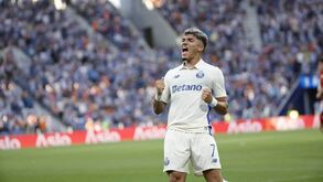 FC Porto derrota Twente com reviravolta em jogo com duas expulsões