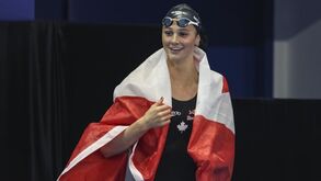 McIntosh bisa no ouro nos Mundiais e Gretchen Walsh domina nos 100 mariposa