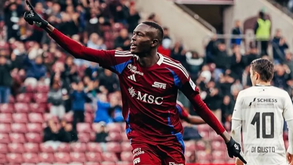 Alioune Ndoye aguarda visto para entrar em Portugal para reforçar o V. Guimarães