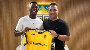 Venê Casagrande 'oficializa' Patrick de Paula como reforço do Estoril