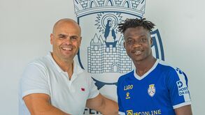 Basit Ahmed integra o ataque do Feirense