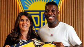 Patrick de Paula oficial no Estoril
