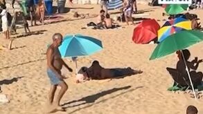 Vídeo de Marcelo Rebelo de Sousa a banhos em Cascais torna-se viral fora de Portugal