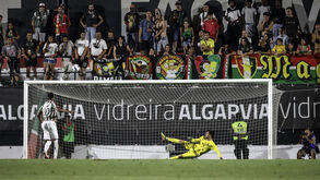 E. Amadora-Belenenses, 1-1 (7-8 pen): Estrela ainda sem brilho resvala dois escalões
