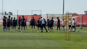 Dirigentes do Fenerbahçe em Lisboa para tentar fechar Aktürkoglu, avançam turcos