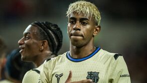 Lamine Yamal bisou na partida entre Barcelona e FC Seul