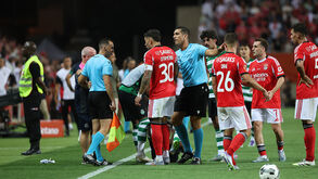 Benfica e Sporting frente a frente com a equipa de arbitragem liderada por Fábio Veríssimo