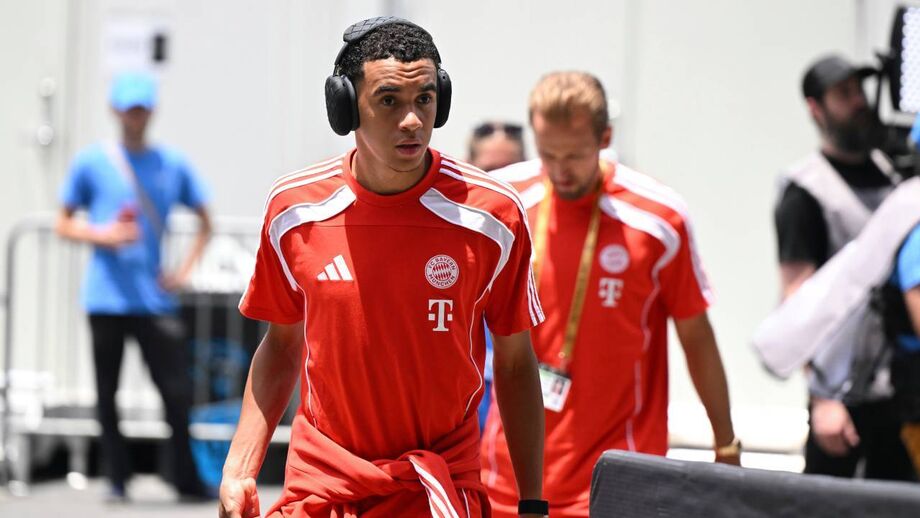 Jamal Musiala passará a vestir a camisola 10 do Bayern Munique