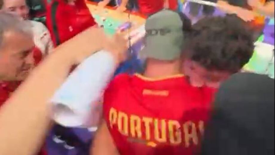Seleção espanhola acabou por vencer a competição e neste vídeo pode ver a emoção dos portugueses após um golo marcado