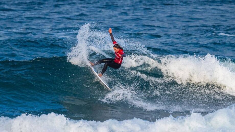 Yolanda Hopkins em ação no Ballito Pro