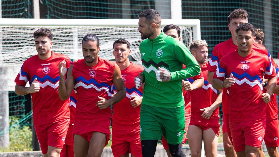 Cristiano Figueiredo (de verde) a liderar uma corrida do plantel durante a pré-época