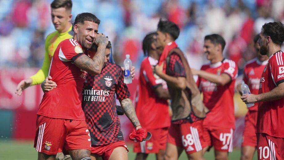 Jogadores do Benfica festejam depois da vitória sobre o Bayern Munique