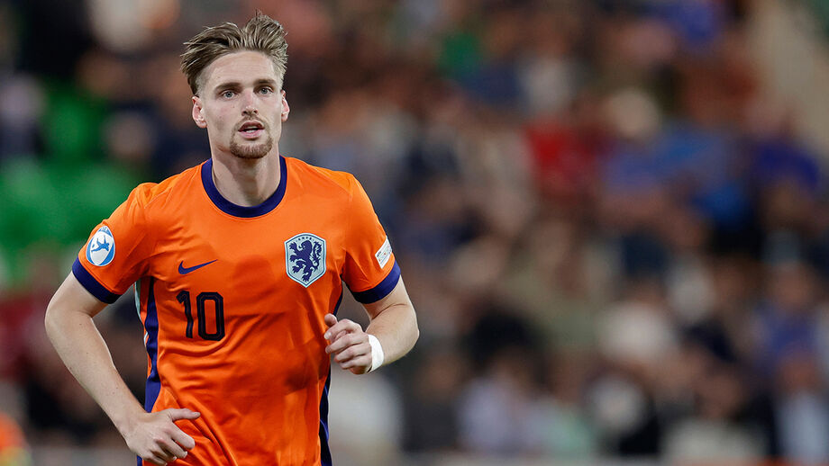 Kenneth Taylor, médio do Ajax, pode reforçar o FC Porto