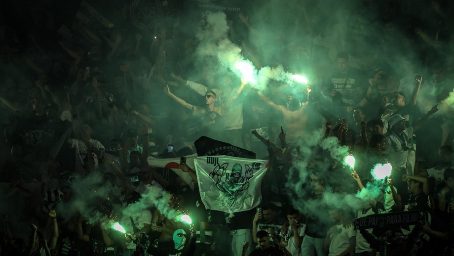 PIROTECNIA. Adeptos do Sporting foram os que mais excessos cometeram