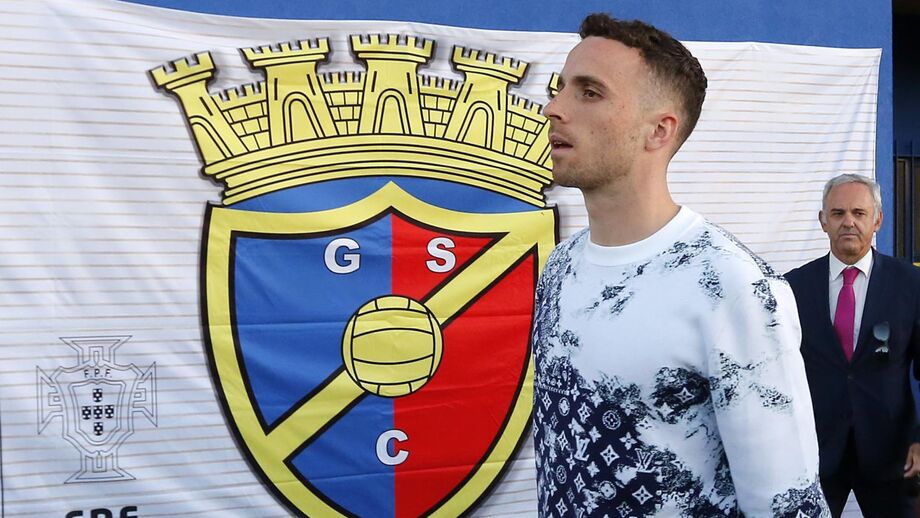 Diogo Jota numa visita ao Gondomar