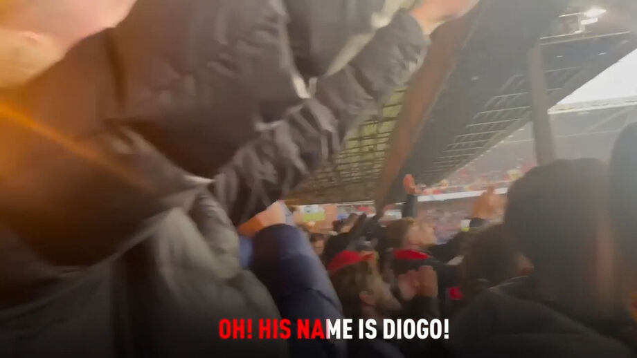 Milhares cantavam, jornada após jornada, nas bancadas de Anfield