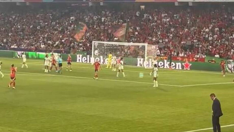 Momento de homenagem ocorreu durante o jogo do Europeu feminino