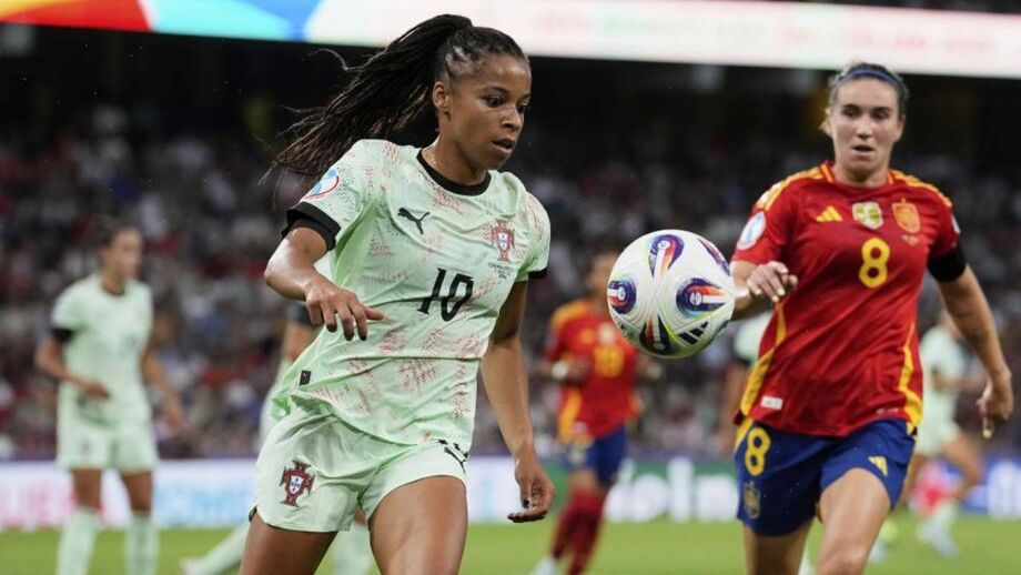 Jéssica Silva foi titular no jogo de estreia frente à seleção espanhola