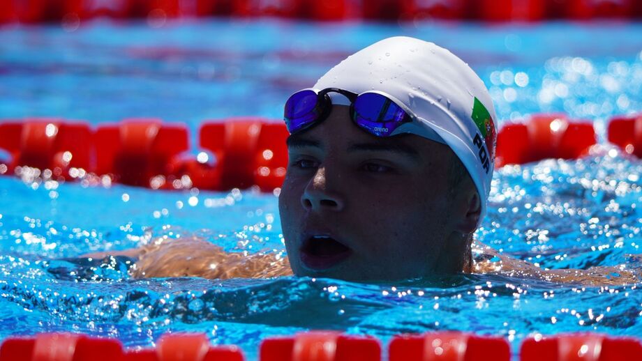 Gonçalo Azevedo compete nos 100 metros livres no Europeu de juniores