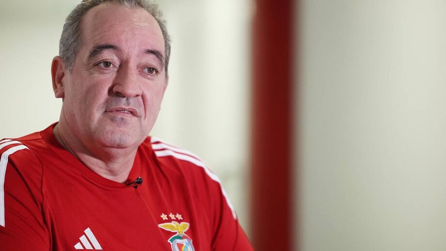 Paulo Almeida destaca compromissos de jogadoras do Benfica para o sucesso