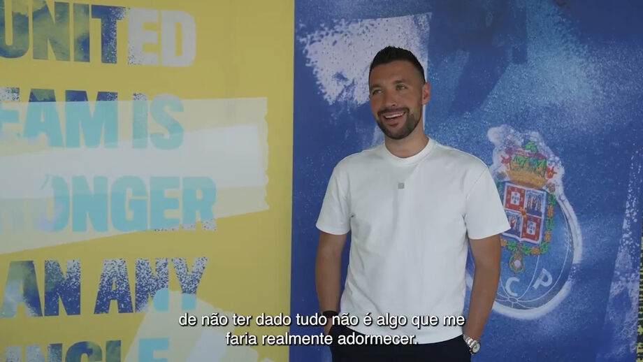 Treinador do FC Porto apresenta-se num vídeo partilhado pelos dragões nas redes sociais 