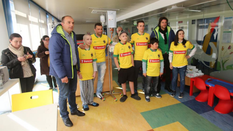 Jorge Simão, Diogo Jota e Manuel José no visita ao IPO do Porto em 2015