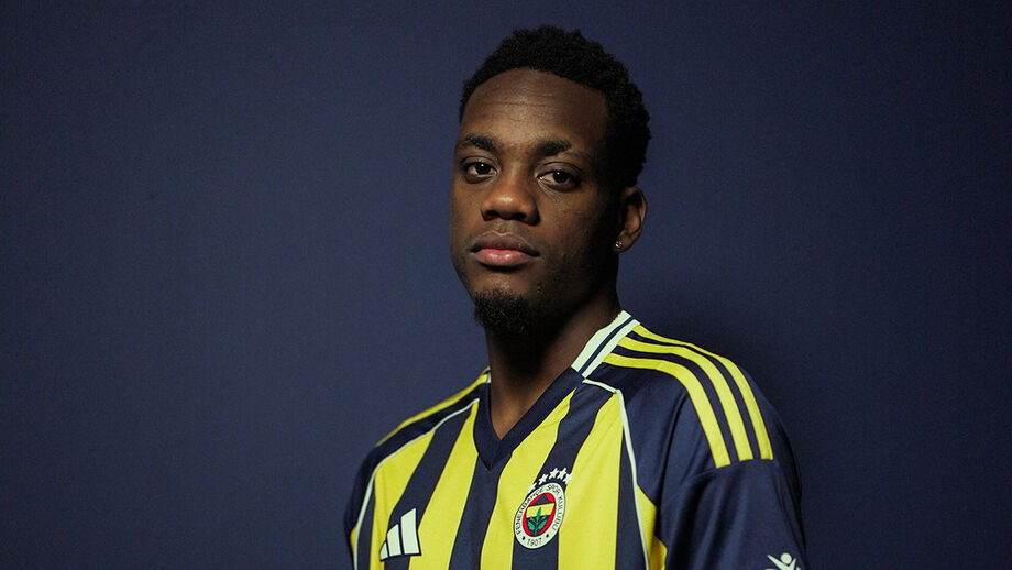 Jhon Durán reforça o Fenerbahçe, treinado por José Mourinho