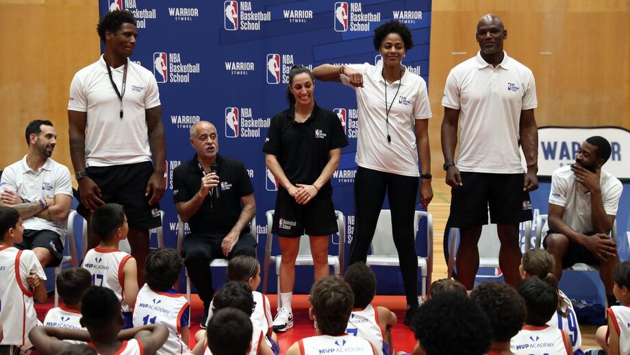 Sónia Reis (terceira a contar da direita) esteve no campus em abril