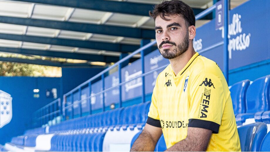 Pedro Souza, guarda-redes, reforça a equipa do Vizela por uma época