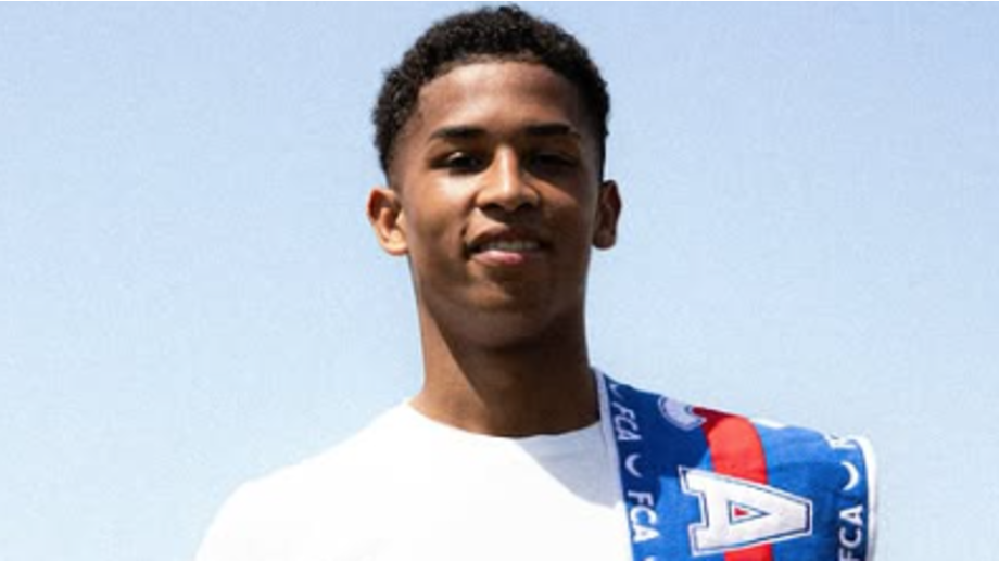 Ikker Julian chega do Azuriz, do Brasil